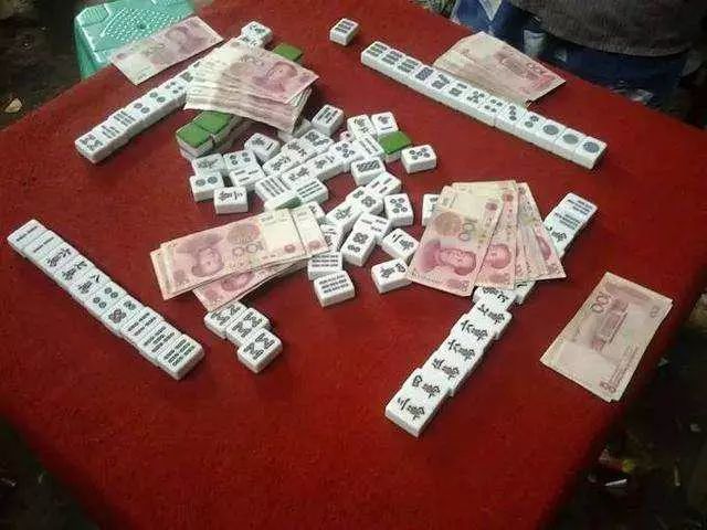 滑县4人在酒店内赌博 不料被民警逮了个正着