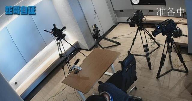 蛇哥轻松连吃2把鸡,遭质疑后换高段位账号,这次会打谁的脸?