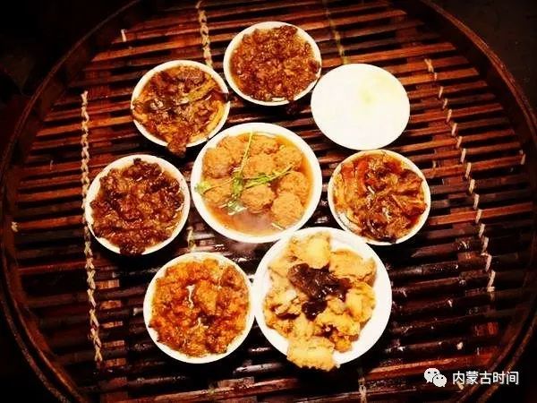 八大碗就集合了硬菜的基本配置,有了这八样,饭局就完美了!