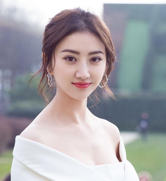 网曝景甜张继科分手内幕男方欠巨额赌债还把景甜当炫耀工具