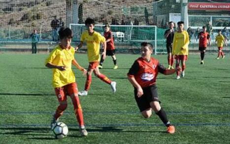 恒大足校在足球王国打磨青训之星 未来靠他们