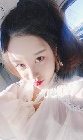 王思聪旧爱雪梨晒9个月巨肚怀孕后鼻子变双倍大