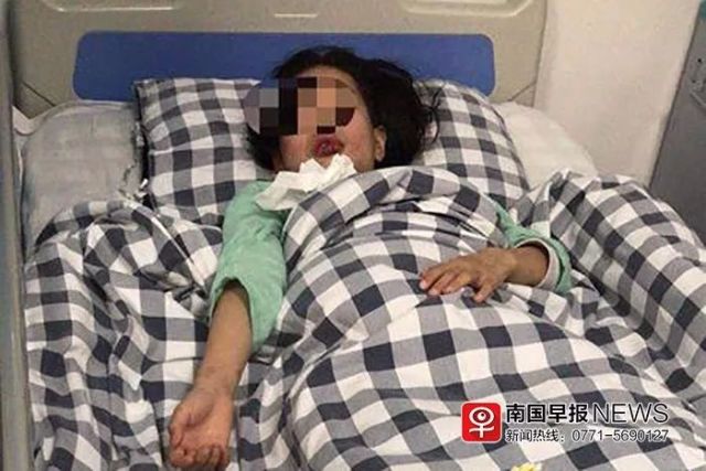 河池一小区化粪池突然爆炸!井盖被弹出1米高,1小孩被炸飞