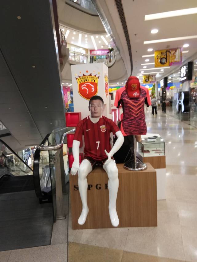 真妹:王大雷被封喂鸟型门将 武磊商场做兼职?