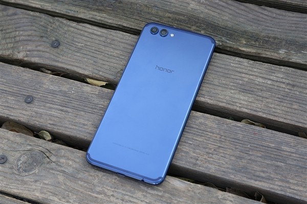 麒麟970满血支持 华为正式宣布新款8g内存手机 3299元