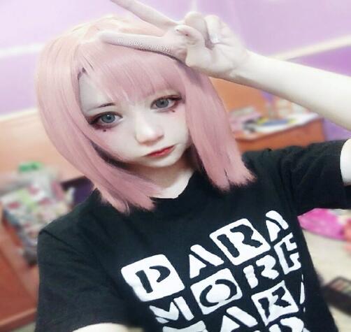 20岁女教师经常穿动漫服饰上课,称孩子们喜欢