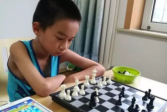 吴泊宁学棋的故事