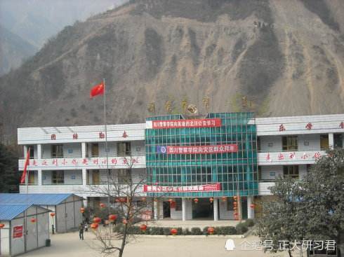 那个汶川地震中屹立不倒的刘汉希望小学,是四川"操哥"老大刘汉捐造的?