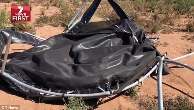 澳洲气候异常刮起龙卷风,蹦床被吹到天上砸坏