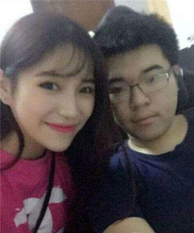 韦神女友蜜蜂是谁?韦神女友蜜蜂个人资料微博