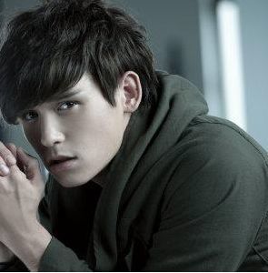 混血长得帅还有才的倪安东,偏偏要色心四起"偷吃",还扯上了陈妍希?