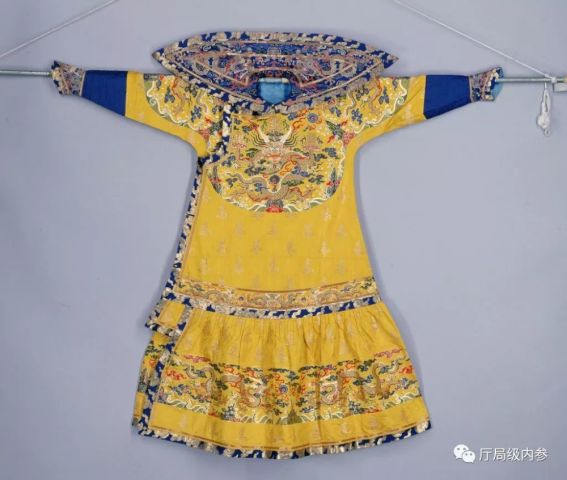 密室拜龙袍,可笑不可笑?