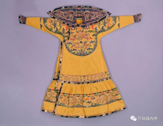 密室拜龙袍,可笑不可笑?