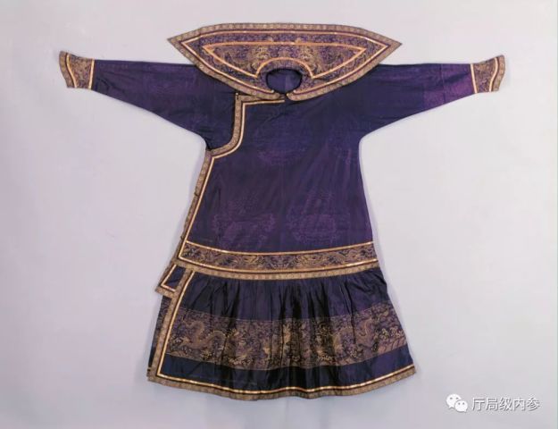 密室拜龙袍,可笑不可笑?