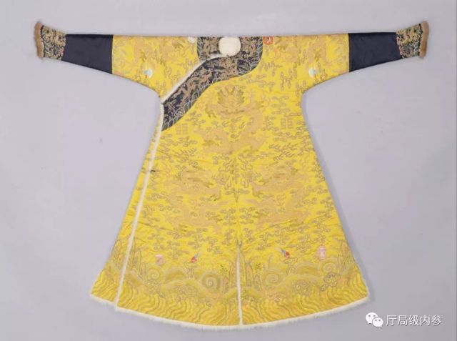 密室拜龙袍,可笑不可笑?