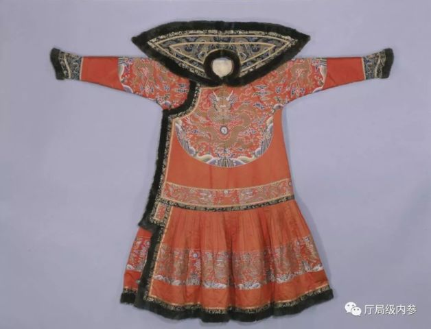 密室拜龙袍,可笑不可笑?