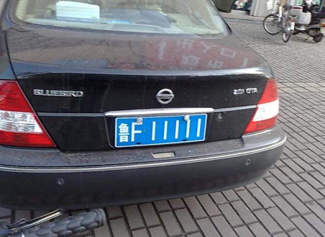 成龙的大牛拍卖之后,如今在这里出现,挂5个1车