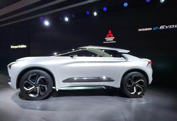 三菱又来一匹黑马,档次不输奔驰g级,一旦上市奥迪宝马都愣了!