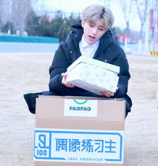 大家来聊一聊蔡徐坤的手一直都处于过敏状态,