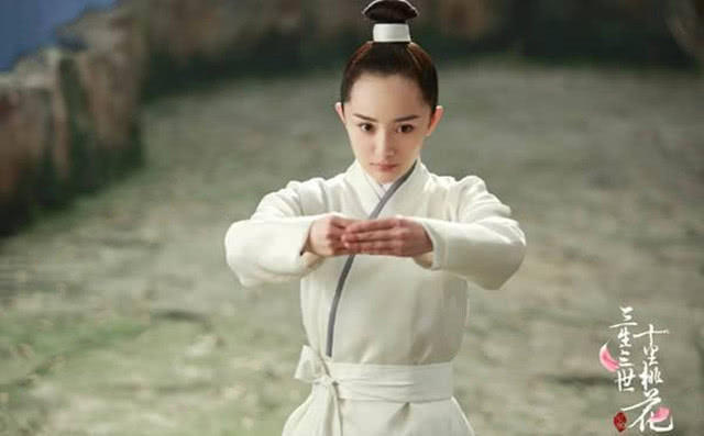 黄子韬神助攻撩了杨幂头发帘 女方发际线快退