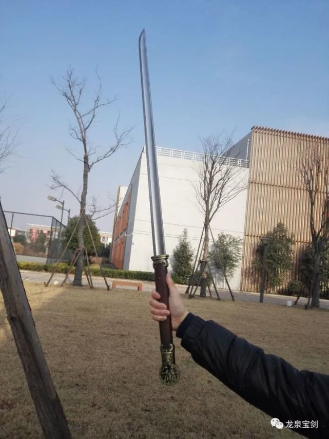 龙泉宝剑｜最符合力学原理的反曲刀，真的有那么厉害？_腾讯新闻