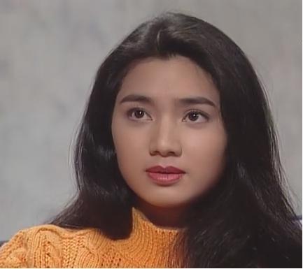 47岁洪欣素颜苍老泪沟深,张丹峰却似鲜肉,扒扒