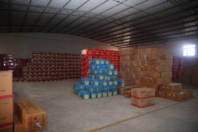 探秘重庆主城最大烟花爆竹仓库可存货5万多件