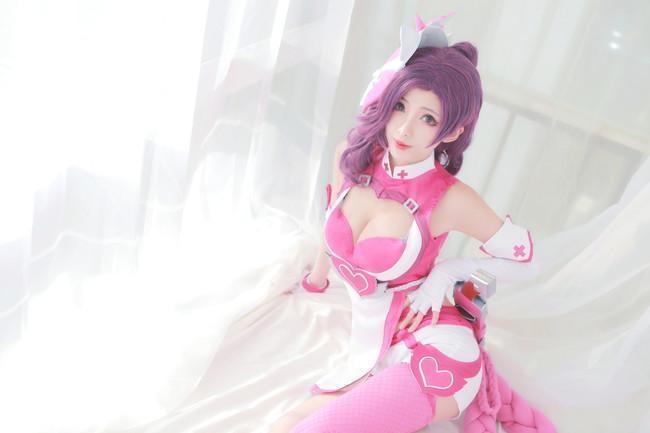 王者荣耀cos:阿珂爱心护理,大长腿太迷人需要