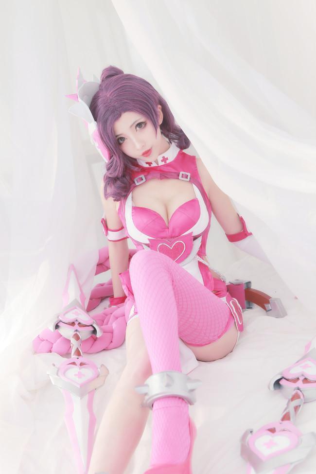 王者荣耀cos:阿珂爱心护理,大长腿太迷人需要