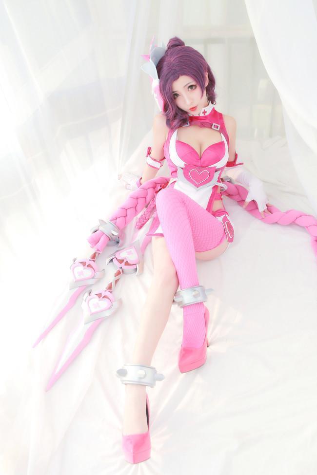 王者荣耀cos:阿珂爱心护理,大长腿太迷人需要