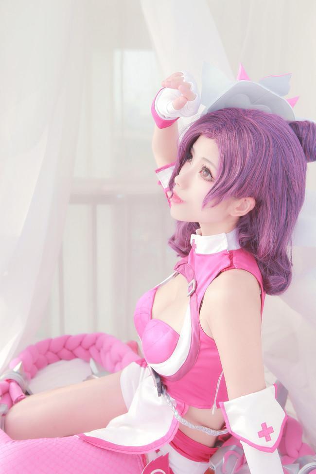 王者荣耀cos:阿珂爱心护理,大长腿太迷人需要