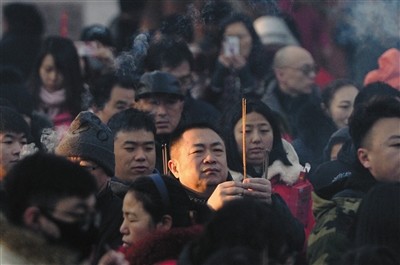 大年初一8.5万人雍和宫上香祈福