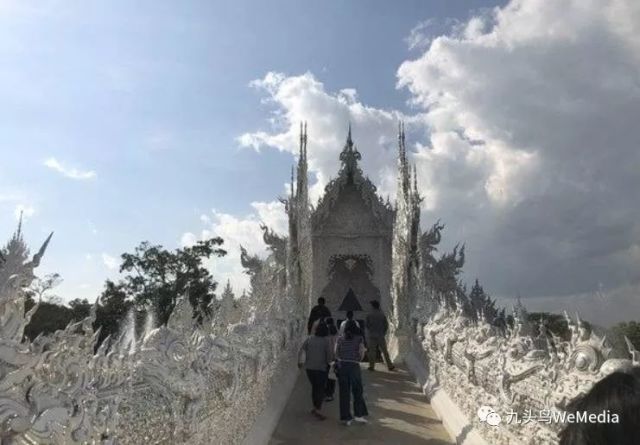 《与神同行》真实版场景!泰国白庙走过地狱与天堂,千万别回头