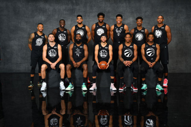 图为2018全明星勒布朗队合影