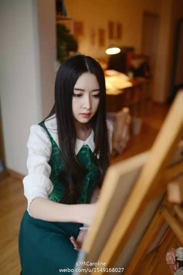 李晓林是一位学设计的美女,毕业于江南大学设计学院工业设计专业,目前