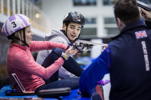 冬奥赛场狗年不缺狗粮 刘少林克里斯蒂