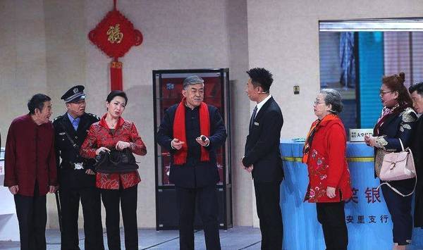 郭金杰用《为您服务》这个小品在春晚证明:小人物照样能做大文章!