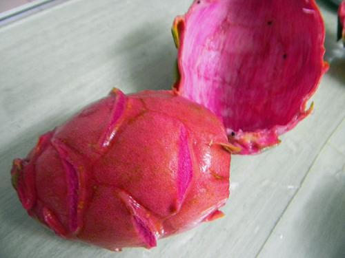 火龙果皮 珍珠粉 蛋清是天然祛除眼袋的方法,花青素能