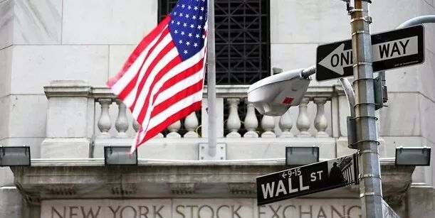 中国为何买了上万亿的美国国债?为何不全部花