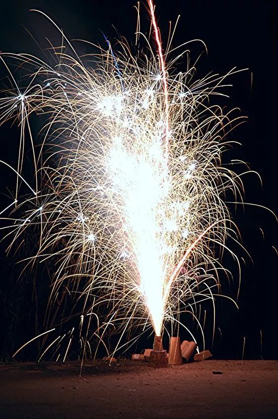 烟花绽放,祝大家新春大吉!