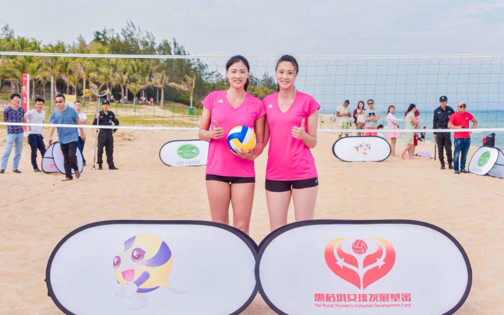 不愧中国体育界第一美女长腿惠若琪玩沙滩排球