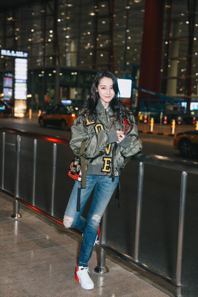 同为92年的实力小花,周冬雨撞上迪丽热巴,颜值