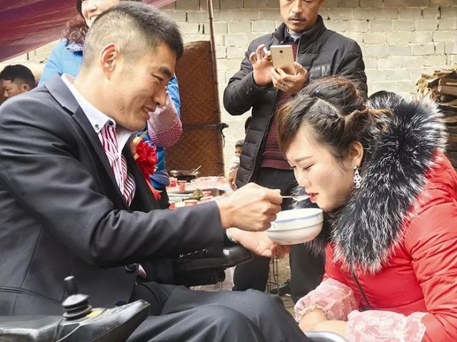 长治一姑娘恋上快手网红,带家当赴湖北与残疾