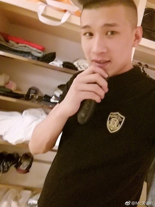 网红天佑让赵本山女儿球球帮他买劳斯莱斯,球