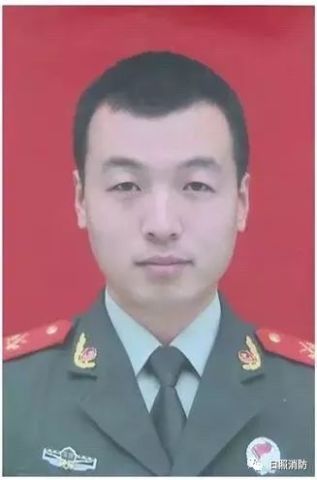 莒县籍消防烈士崔维涛魂归故里