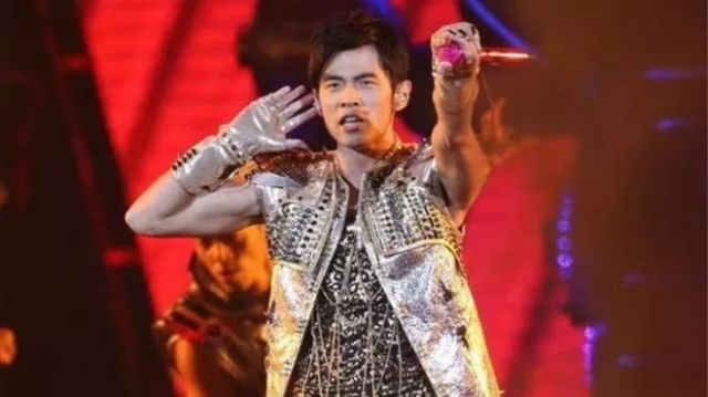 周杰伦邓丽君同台?一口气合唱了《你怎么说》