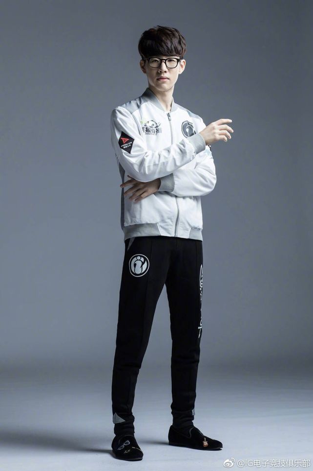 圣枪哥变菜了?对线被韩国路人王TheShy吊打