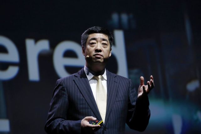 腾讯科技讯  据外媒报道,华为轮值ceo胡厚崑本周表示,对华为手机和