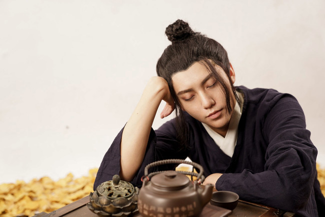 cos:cos邋遢小道王也,网友:王也道长你还需要情缘吗?