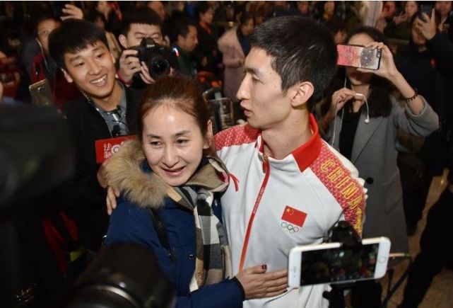 中国代表团刚返回祖国 韩国就发布了冬奥会回顾片 两破纪录的武大靖未